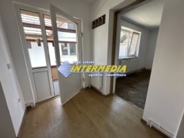 okazie-casa-4-camere-2-bai-2-bucatarii-anexe-garaj-curte-pavata-de-vanzare-in-alba-iulia-zona-centru-8