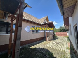 okazie-casa-4-camere-2-bai-2-bucatarii-anexe-garaj-curte-pavata-de-vanzare-in-alba-iulia-zona-centru-13