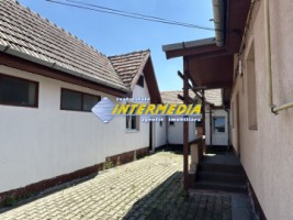 okazie-casa-4-camere-2-bai-2-bucatarii-anexe-garaj-curte-pavata-de-vanzare-in-alba-iulia-zona-centru-14