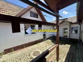 okazie-casa-4-camere-2-bai-2-bucatarii-anexe-garaj-curte-pavata-de-vanzare-in-alba-iulia-zona-centru-27
