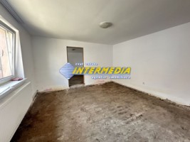 okazie-casa-4-camere-2-bai-2-bucatarii-anexe-garaj-curte-pavata-de-vanzare-in-alba-iulia-zona-centru-31