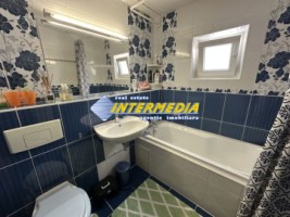 vanzare-apartament-3-camere-decomandat-2-bai-balcon-mare-parcare-zona-termopane-izolat-exterior-finisat-si-mobilat-2