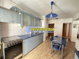 vanzare-apartament-3-camere-decomandat-2-bai-balcon-mare-parcare-zona-termopane-izolat-exterior-finisat-si-mobilat