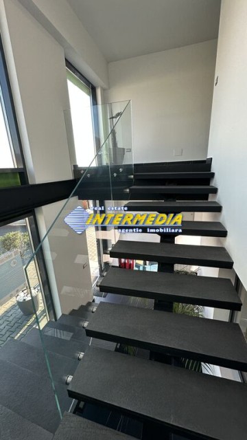 spatiu-birouri-showroom-reprezentanta-depozit-hala-1000-mp-mare-frumos-si-finisat-20-parcari-zona-carolina-mall-2