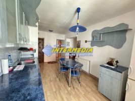 vanzare-apartament-3-camere-decomandat-2-bai-balcon-mare-parcare-zona-termopane-izolat-exterior-finisat-si-mobilat-9