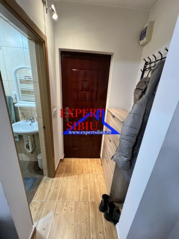 vand-garsoniera-renovata-pretabila-birou-zona-vasile-aaron-5