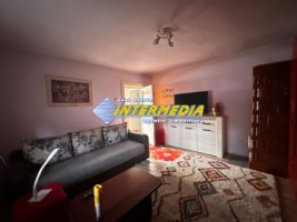 vanzare-casa-cu-920-mp-teren-alba-iulia-zona-hcc-la-asfalt-si-toate-utilitatiile-2