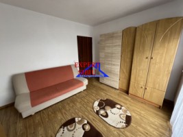 inchiriez-apartament-3-camere-decomandat-renovat-zona-selimbar-9