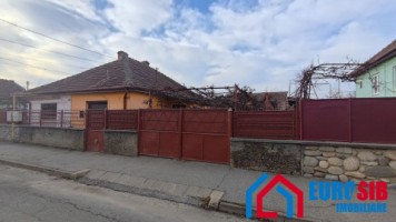 casa-singur-in-curte-in-sibiu-zona-c-poplacii-1