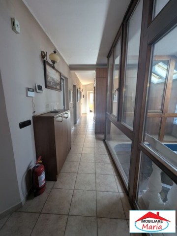 casa-solida-cu-teren-719-mp-in-piata-titulescu-19