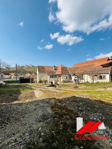 casa-saseasca-cu-teren-2000-mp-cu-dublu-acces-de-vanzare-in-hamba-13