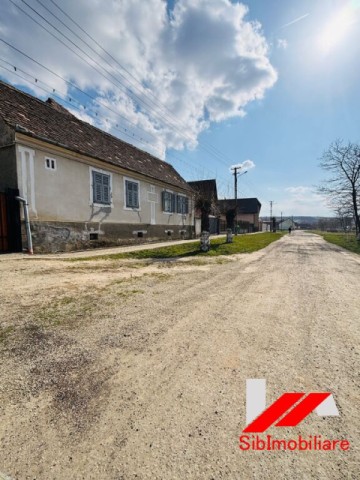 casa-saseasca-cu-teren-2000-mp-cu-dublu-acces-de-vanzare-in-hamba-10