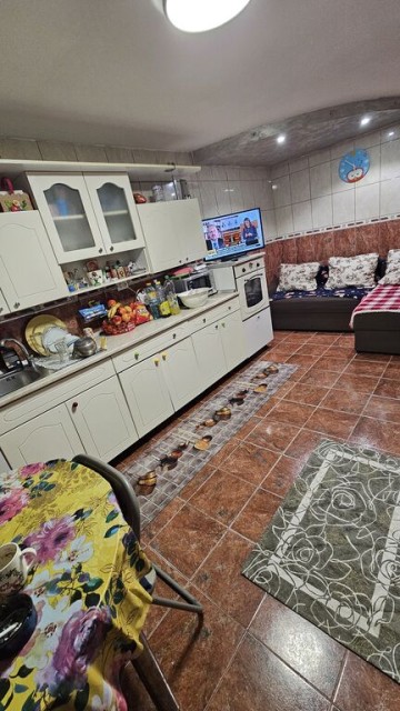 zona-afi-palace-casa-la-pret-de-apartament-2-camere-central-3