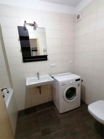 apartament-cu-doua-camere-zona-coresi-kasper-pe-termen-lung-1