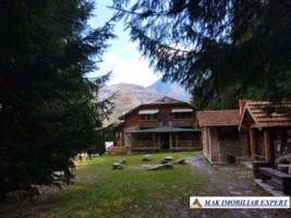 vila-pensiune-11-camere-teren-14-ha-rucar-arges