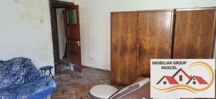 vanzare-vila-interbelica-ultracentral-decomandata-cu-6-camere-3-bai-3-holuri-bucatarie-si-terasa-cu-o-suprafata-de-teren-282-mp-super-oferta-pret-de-80000-de-euro-9
