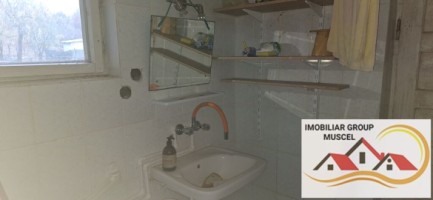 vanzare-casa-in-balilesti-cu-4-camere-si-un-living-avand-doua-terase-atat-la-parter-cat-si-la-etaj-intr-o-zona-linistita-si-pitoreasca-cu-o-suprafata-de-teren-1138-mp-la-pretul-de-48000-euro-negociabil-casa-are-o-suprafata-construita-de-120-mp-24