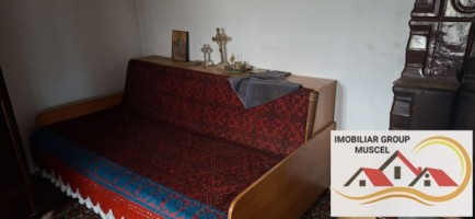vanzare-casa-in-campulung-intr-o-zona-linistita-cu-3-camere-demolabila-cu-o-suprafata-de-teren-28000-mp-la-pretul-de-47000-de-euro-negociabil-1