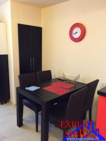 inchiriez-apartament-3-camere-decomandatrenovat-zona-rahovei-1