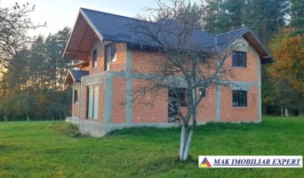vila-la-rosu-6-cam-teren-3000-mp-in-mihaesti-arges-8