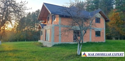 vila-la-rosu-6-cam-teren-3000-mp-in-mihaesti-arges-4