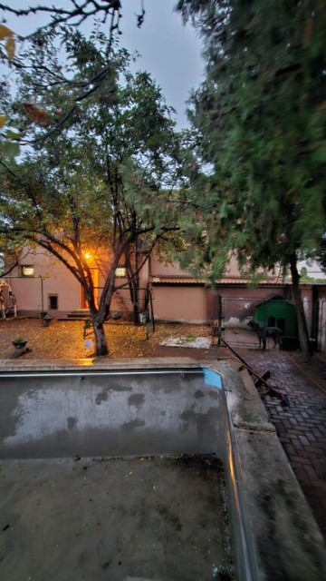democratiei-vila-280-mp-cu-piscina-business-23