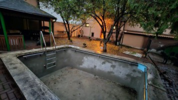 democratiei-vila-280-mp-cu-piscina-business-24