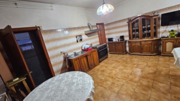 democratiei-vila-280-mp-cu-piscina-business-26