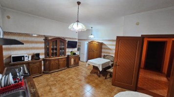 democratiei-vila-280-mp-cu-piscina-business-27