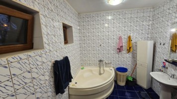 democratiei-vila-280-mp-cu-piscina-business-40