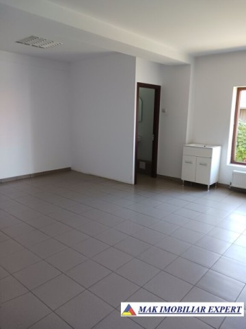 spatiu-comercial-40-mp-de-inchiriat-campulung-muscel-arges-1