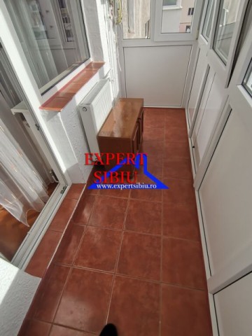 inchiriez-apartament-4-camere-decomandatrenovatzona-strand-11