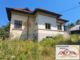 vanzare-casa-cu-4-camere-bucatarie-2-holuri-beci-cu-teren-de-10556-mp-pret-140000-euro-negociabil-2