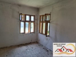 vanzare-casa-cu-4-camere-bucatarie-2-holuri-beci-cu-teren-de-10556-mp-pret-140000-euro-negociabil-3