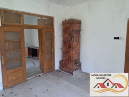vanzare-casa-cu-4-camere-bucatarie-2-holuri-beci-cu-teren-de-10556-mp-pret-140000-euro-negociabil-4
