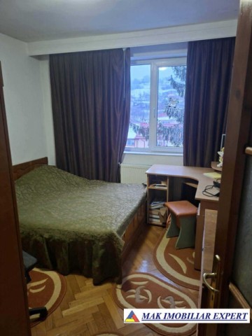 vand-apartament-2-camere-mansarda-in-campulung-muscel-arges-1