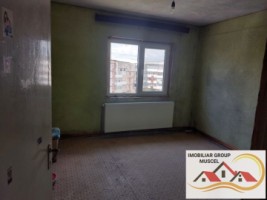 vanzare-apartament-cu-3-camere-decomandat-in-grui-campulung-la-etaj-4-la-pretul-de-53000-euro-negociabil-1